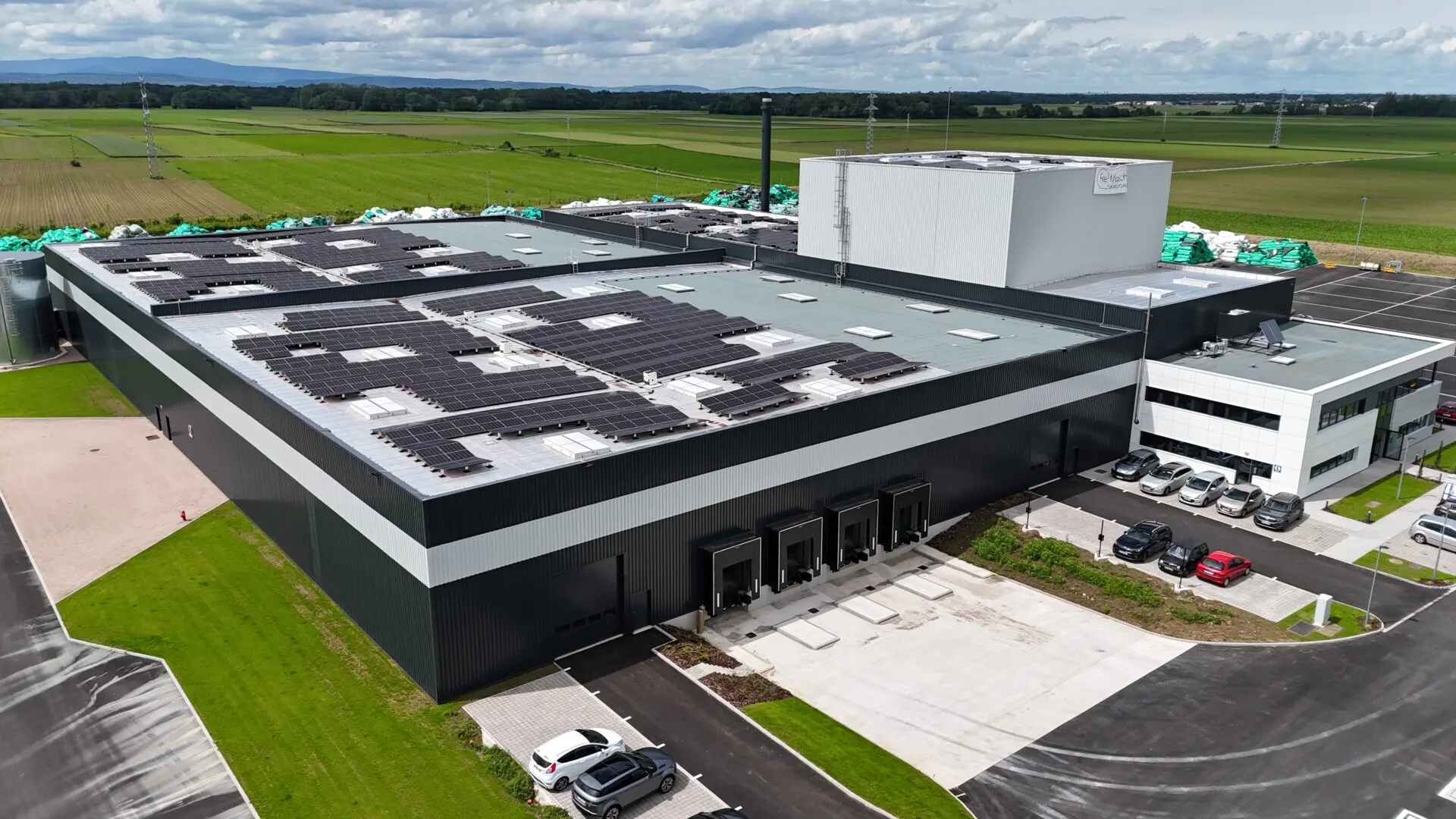Batiment avec panneaux solaires